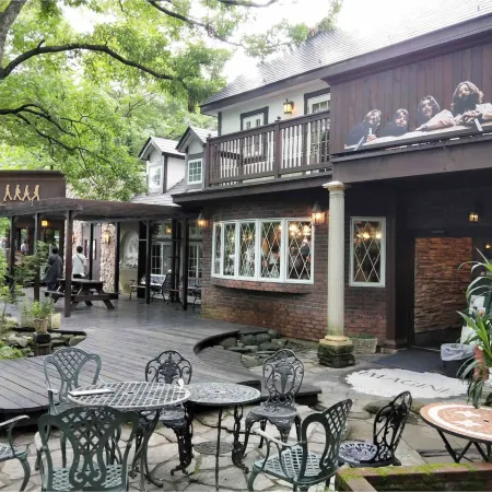 Clubhouse Atelier