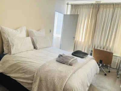 Spacious 1 bedroom apartment in Johannesburg Hotels in 