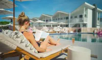 Hero Beach Club - con vistas al mar
