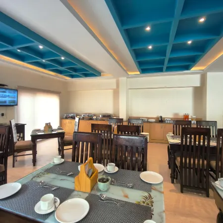 Hotel Luxury Inn by Stotrak Hospitality