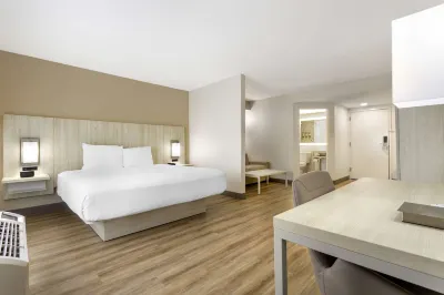 Best Western Plus Sugar Land/Stafford Hotels near LensCrafters