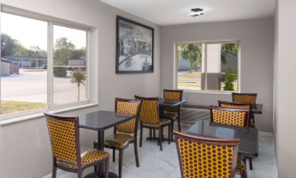 Super 8 by Wyndham Olney