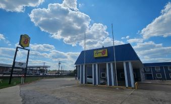 Super 8 by Wyndham Buffalo