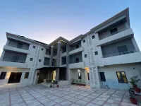 London Base Villa Hotels near Dantata Estate shopping plaza