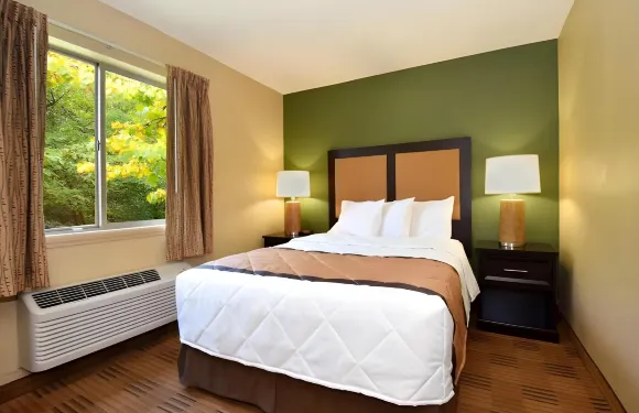 東蒙哥馬利 I-85 郊區小套房酒店