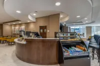 Cambria Hotel West Orange - С баром