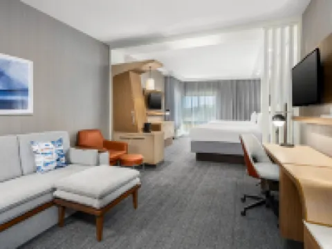 コートヤード バイ マリオットオーバーン リーのホテル