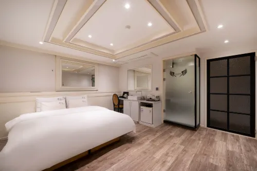 Hotel Gain