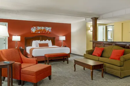 Best Western Plus Burlington Отели рядом с достопримечательностью «Юниверсити Коммонс»