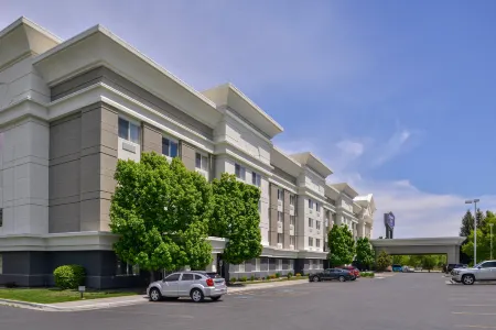 Hampton Inn Idaho Falls/Airport Отели рядом с достопримечательностью «Мелалейка Филд»