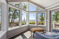 Stunning 4 Bedroom Lake Home close to everything!!