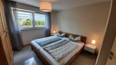 Ruhige und Sonnige Ferienwohnung mit Eigener Terrasse und Aussicht in die Natur Hotels near Glatt