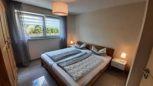 Ruhige und Sonnige Ferienwohnung mit Eigener Terrasse und Aussicht in die Natur