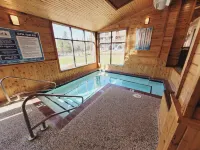 Ski-in/Ski-Out 6-Person Condo in Lutsen Mountains- Pool & Hot Tub