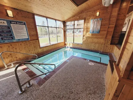 Ski-in/Ski-Out Lutsen Mnt Condo w/ Whirlpool, Fireplace, Resort Pool, & Hot Tub
