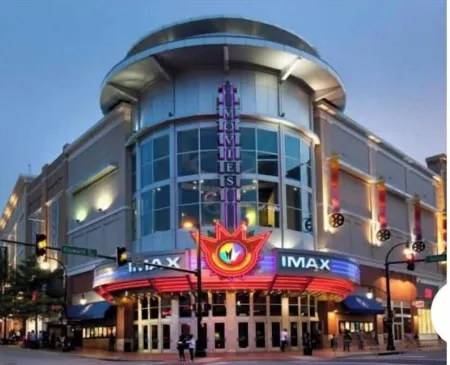 The Place downtown Silver Spring Отели рядом с достопримечательностью «Beanstalk»