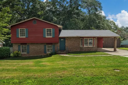 5 Bedroom Paradise Escape with Huge Pool, BBQ, Arcade and Playset