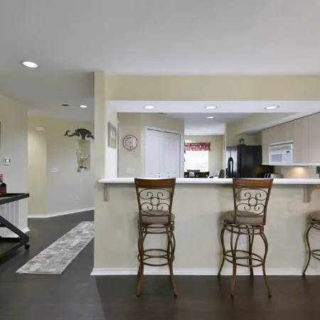 BEAUTIFUL CONDO-NO-STEPS- GORGEOUS VIEWS -HEART OF BRANSON-AFFORDABLE & SPACIOUS