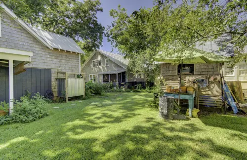 Best Porch in Swansboro! 1 Block to Front Street. Dog friendly.
