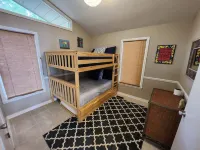 Lake Front w/ Sunset Views, Screened-in Porch / 1x Boat Slip / 2x Kayaks