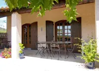 Superb comfortable and spacious villa with beautiful pool, Gard Provencal
