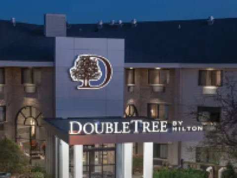 DoubleTree by Hilton Racine Harbourwalk Hotels in Racine