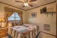 Cozy condo on Beech Mountain. with skiing, hiking,  wineries and waterfalls.