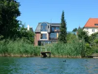 Guesthouse Rand Berlin - Nussbaum for 3 adults or 2 adults + 2 children up to 12 years.