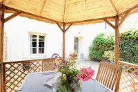 Charming gîte with swimming pool, Nordic bath, close to the D-Day landing beaches. Hotel di Le Manoir