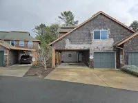 Large, Pet-friendly Townhouse steps from Spring Lake and minutes to the beach!