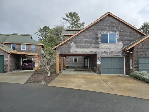 Large, Pet-friendly Townhouse steps from Spring Lake and minutes to the beach! Hotel a Rockaway Beach