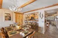 Premier Scenic Lakefront Luxury  Heart of Colorado Ski Country
