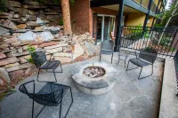 Top of Main Street w/ Private Patio & Hot Tub