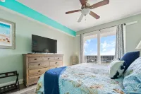 Spacious 3Br/2BA Beach Getaway Steps to the Sand! Perfect for Snowbirds & 18+