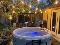 🏡 *NEW* The Artsy Abode ✨ Hot Tub ♨️ BBQ 🍖Foosball ⚽️ 레딩 호텔