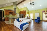 Luxury Serene Getaway w/Sparkling Pool near Ft. Moore & Callaway Gardens Hotels in Harris County