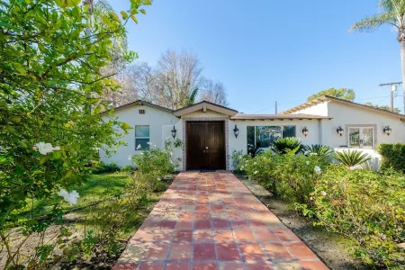 Spanish Villa Heated Pool/Jacuzzi/Pingpong/Mini-golf Отели рядом с достопримечательностью «Gordon Biersch Brewery Restaurant»