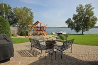 Lake Pointe Lodge: 6Br Lakefront Retreat w/ Free Pontoon, Dock & Firepit