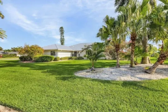 Waterview! 5 bdrms! 10 minutes to Fort Myers Beach