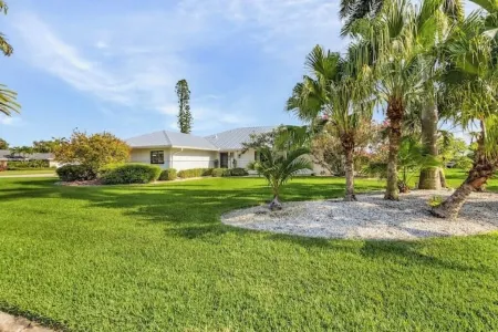 Waterview! 5 bdrms! 10 minutes to Fort Myers Beach