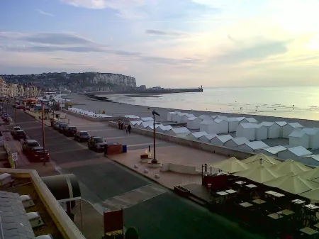 GOELAND Appartement Face Mer Grand Balcon Отели в г. Мер-ле-Бен