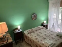 Single villa with large garden and covered parking