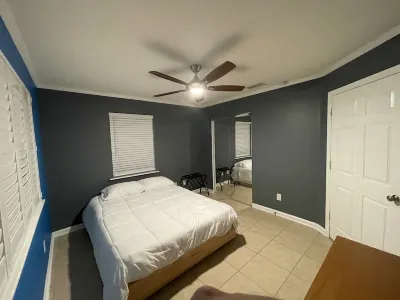 Seashells House- Close by Downtown/ attractions, large yard and a fireplace Hotels near Publix Super Market at Cobblestone Village at St. Augustine