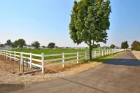 Comfy apartment on acreage, sleeps 2