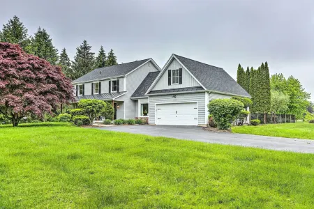 Serene Hudson Valley Escape in Historic Montgomery with Hottub,Pool,King Suite