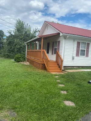 Cozy Home with over an Acre - November rates reduced!!! Hotels in Central