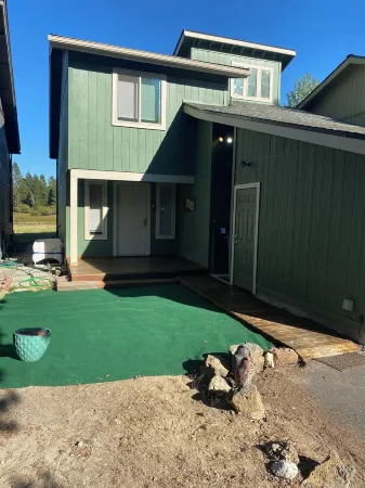 River/Ski Home on Deschutes River, 2 Bedroom-Sleeps 5, 26 Miles to Mt. Bachelor.