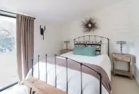 Haven Haus:  Spacious 3Br, 2BA w/ Firepit & Coffee Bar, 6 Blocks from Main St