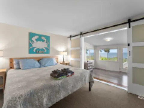 The Beach Retreat is a cozy beach Villa with Hottub overlooking a private beach. Hotels in Cople