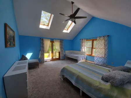 Enjoy our spacious 4 bedroom house with a private pool in a quiet area.